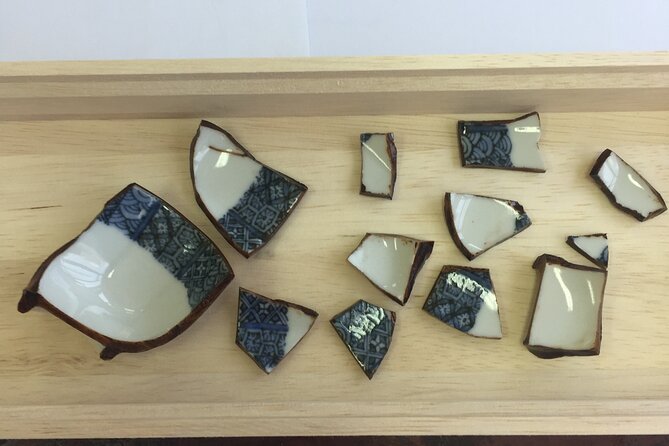 1.5〜2 Hours Traditional Kintsugi Work Shop in Namba Osaka - Your own plate with lacquer and 23K gold powder