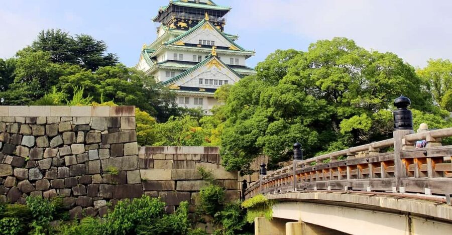 1-Day walking tour in Osaka:Castle, temples and Ukiyoe - Shitennoji Temple: Buddhism’s long road, explained on-site