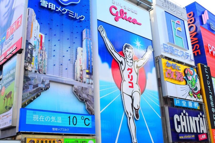 1-Day walking tour in Osaka:Castle, temples and Ukiyoe - Shinsaibashi ending: shopping street history and a photo stop