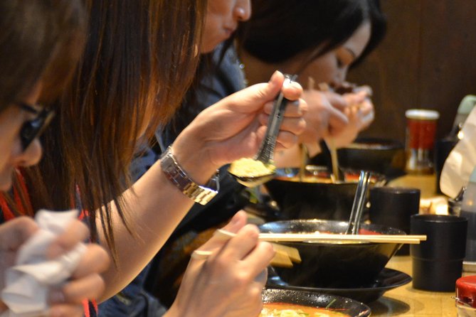 Evening Street Food Hopping Tour in Downtown Osaka - Pickup at 6:00 PM and the 3-Hour Pacing Reality