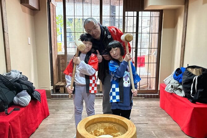 【Family Friendly】Traditional Mochi Pounding Experience - Mochi Pounding in Dotonbori: What You Actually Do