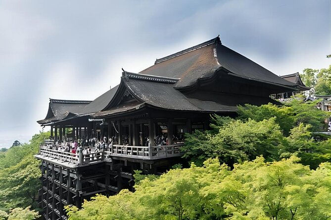 From Osaka: 10-hour Private Customizable Tour to Kyoto - Stop 3: Yasaka Shrine for good-luck prayers in Gion