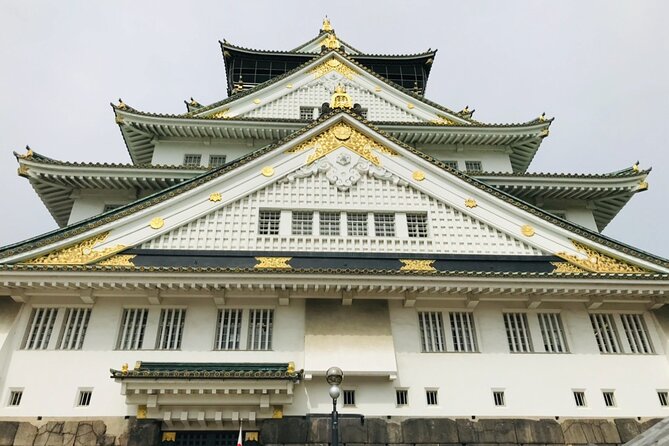 Full Day Walking Tour in Osaka Castle Temples and Ukiyoe - Osaka Castle in 1597 terms, plus the 1995 rebuild story