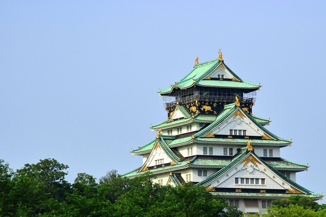 Full Day Walking Tour in Osaka Castle Temples and Ukiyoe - Kuromon Market: browsing, snacking, and picking your own pace