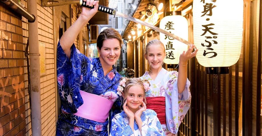 Kimono photoshoot-Includes 100 photo data - Shinsaibashi Outdoor Shooting: Old Buildings and Shrines, With Direction