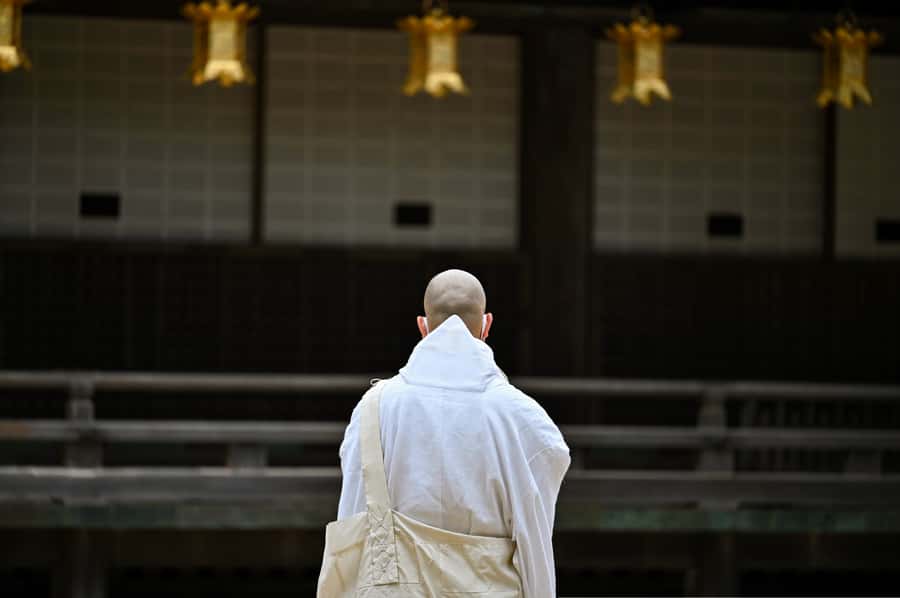 Koyasan: A Mysterious Meditation Journey - Entering through Koyasan Daimon Gate: the 25-meter moment
