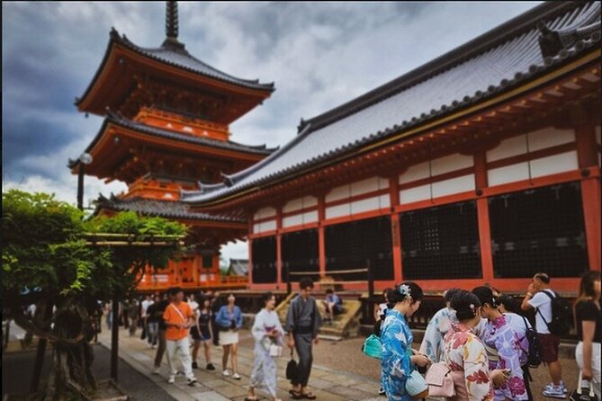 Kyoto Highlights Eastern Western Northern and Southern Routes - Stop 5: The Gold Leaf Temple and Its Pond Reflection Effect