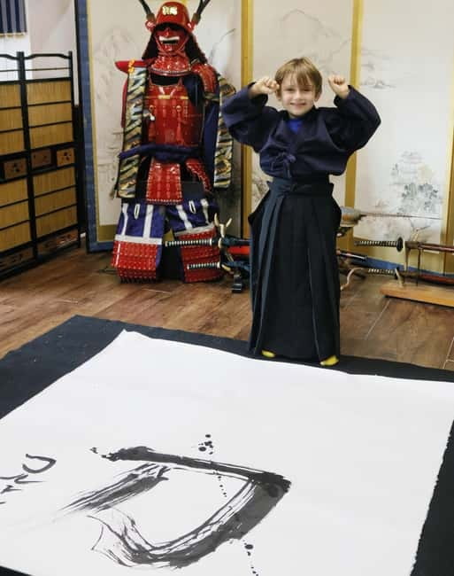 Learning Shodo with a kimono and Trying Samurai Calligraphy - Arriving at Samurai Honor in Osaka, and spotting the landmark