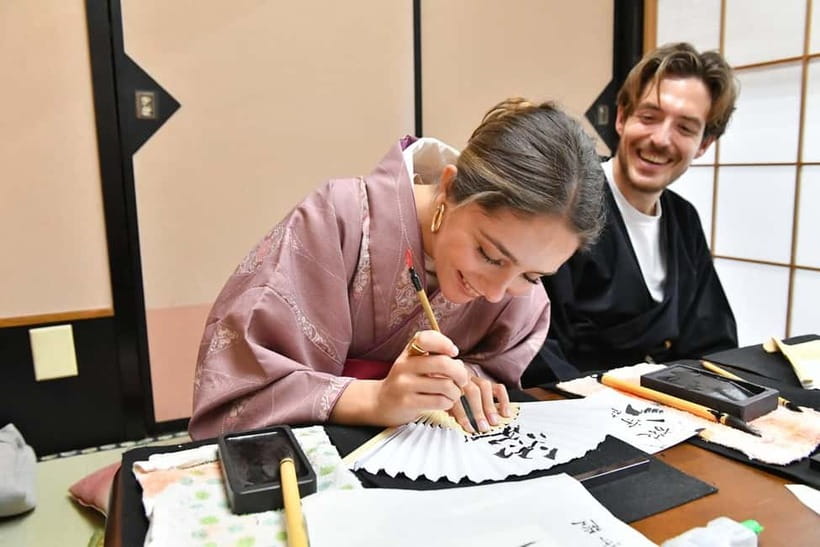 Learning Shodo with a kimono and Trying Samurai Calligraphy - First step: costume changing, mindset, and meeting the tools