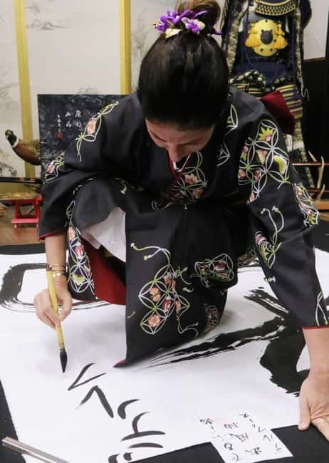 Learning Shodo with a kimono and Trying Samurai Calligraphy - Final draft: paper, keeping your work, and making it a souvenir