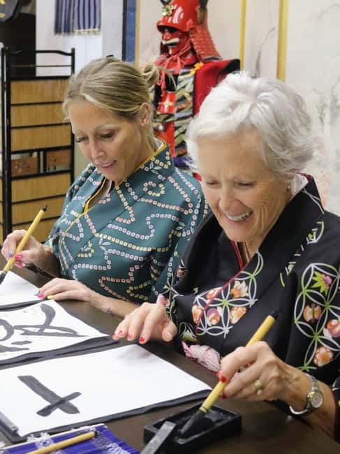 Learning Shodo with a kimono and Trying Samurai Calligraphy - Photo shoot time: Yamato Nadeshiko or samurai mode