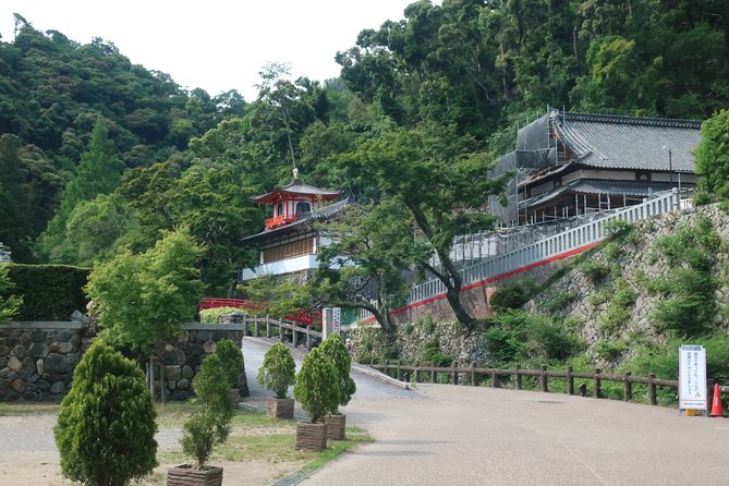 Minoh Waterfall and nature walk through the Minoh Park - Private guide experience: pace, English, and good conversation (Hide, Ichiro, Miyo)