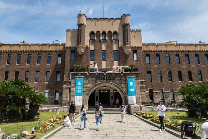 Osaka Castle & Samurai History Walking Tour - Stop 2, Nishinomaru Garden: calm samurai-era atmosphere and photos