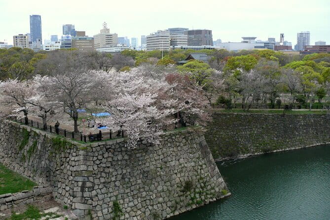 Osaka Castle & Samurai History Walking Tour - Meeting points and how the 3 hours actually move
