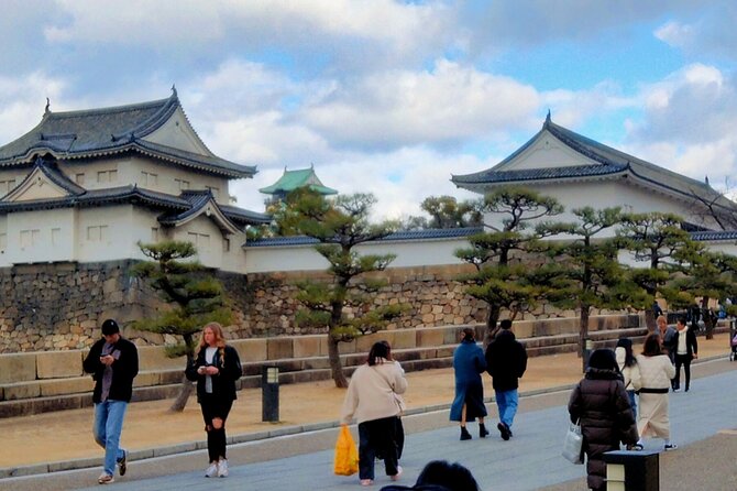 Osaka Castle & Temple Walking Tour with Multilingual Audio Guide - Isshinji’s Sanzenbuddha Hall: statues you can actually study