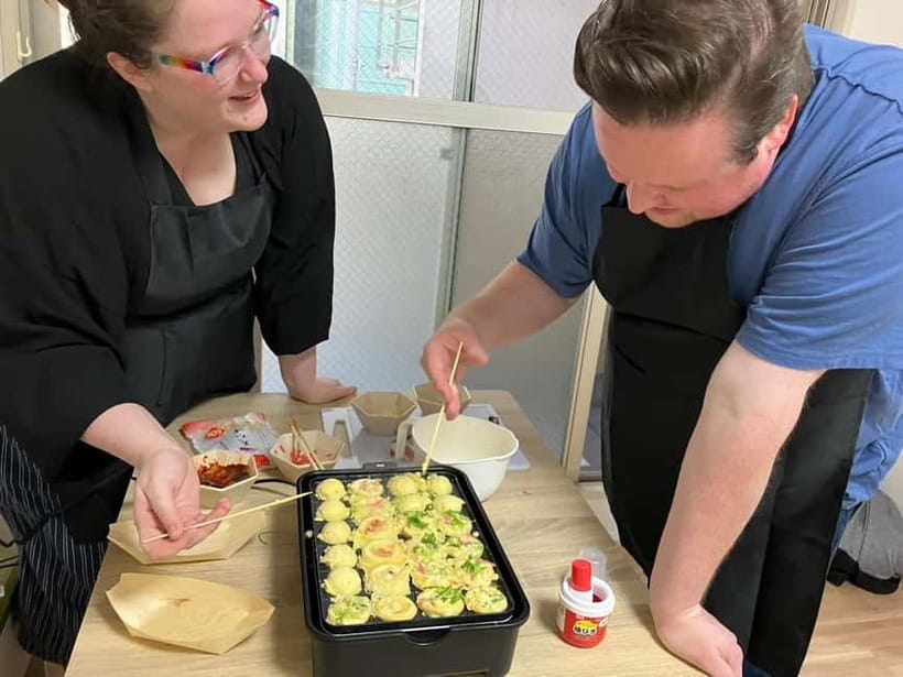 Osaka : Cooking Class Okonomiyaki & Takoyaki course in Nanba - Where the class happens (and how to not get stuck outside)