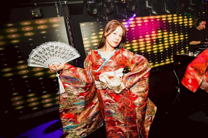 Osaka Dotonbori:GIRAFFE Nightclub Ticket with Drink/VIP Plan - VIP Set Options: Perrier-Jouet, Veuve Clicquot, Dom Pérignon Table Experience