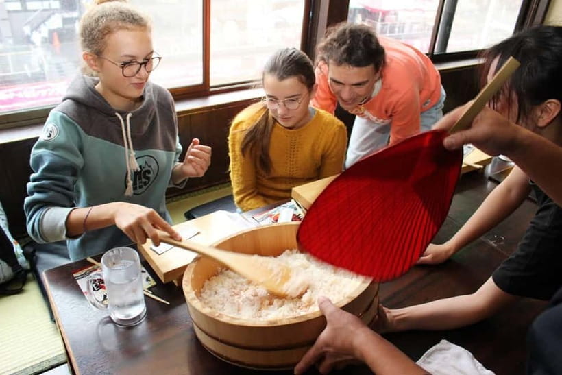 Osaka Dotonbori: Hand Roll Sushi Experience - Real wasabi tasting, the smell and the kick