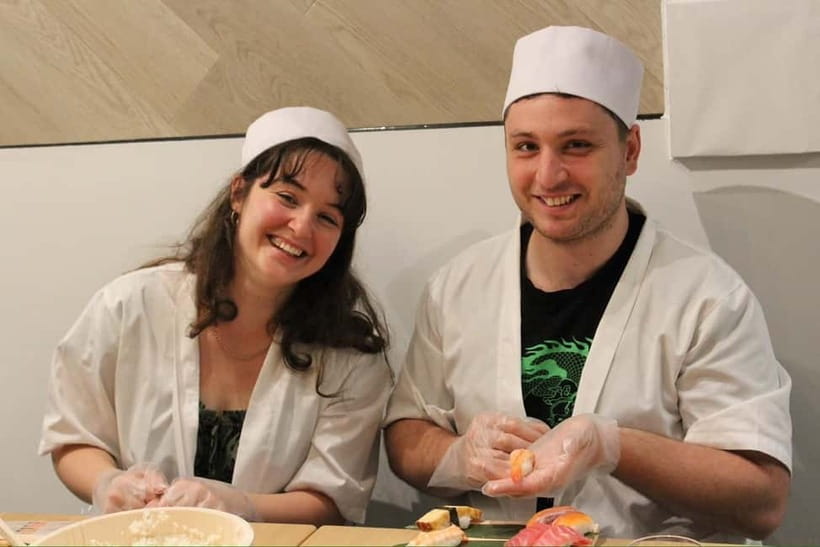 Osaka Dotonbori: Sushi Making Experience - Who this fits best, from beginners to families