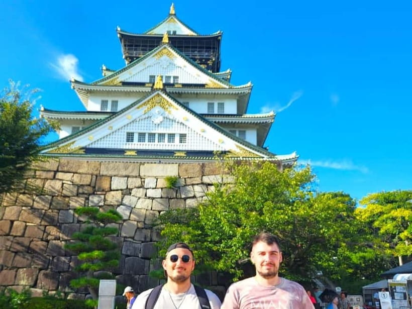 Osaka: Early Morning Osaka Castle Guided Tour, Avoid Crowds - The 10-minute viewpoint stops that set up the whole castle story