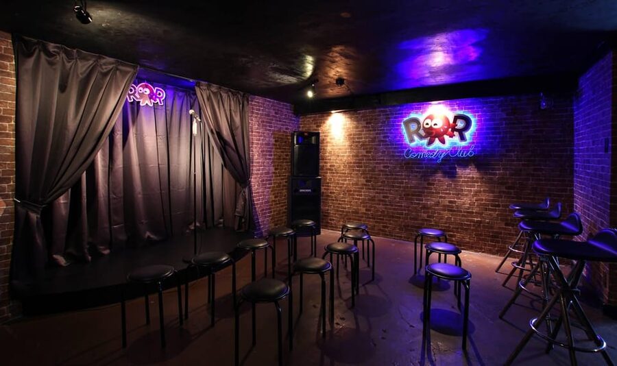 Osaka: English Stand Up Comedy Show at Osaka Comedy Club - Walking in: what the venue experience feels like