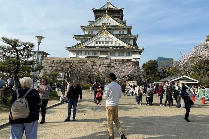 Osaka: Explore Every Bit of Osaka Castle in 3 Hours - Meeting points and first steps in Osaka Castle Park