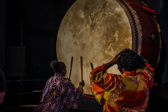 OSAKA:Feel the Power! Learn Taiko Drum from Professionals - Video Keepsake and the Photo at the End