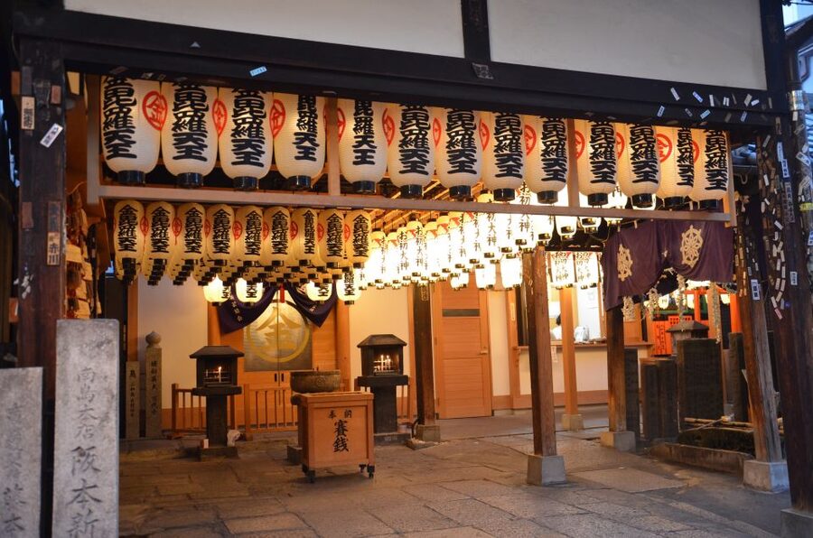 Osaka: Food Tour at Night with Tastings - Food stop 2: kushikatsu and the rules of eating