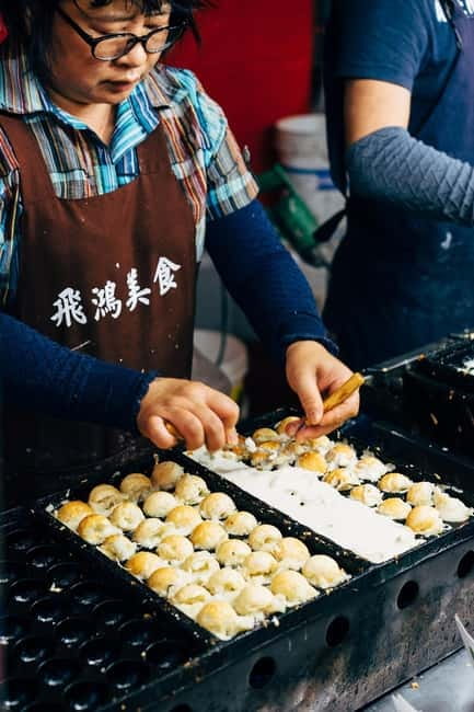 Osaka: Food Tour Kuromon Market & Dotonbori with Guide - Key Points Worth Zooming In On