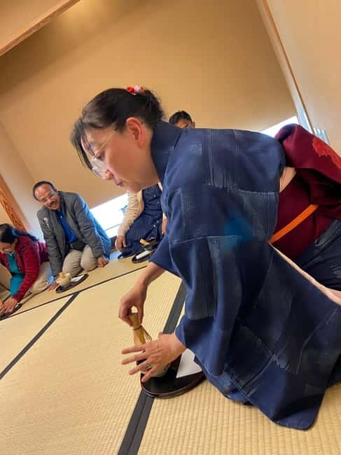 Osaka; Japanese Tea ceremony experience, Macha and Sencha - Tea master Yuko, and what you learn before you sip
