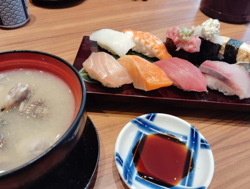 Osaka: Kuromon Market 1.5-Hour Seafood & Street Food Tour - Kuromon Market in 90 minutes, a walk that actually makes sense