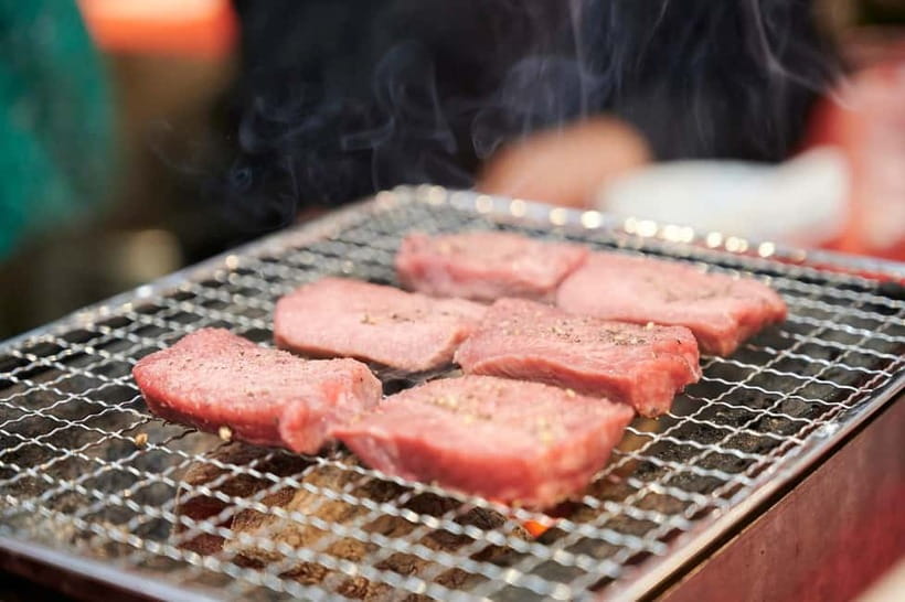 Osaka: Kuromon Market 1.5-Hour Seafood & Street Food Tour - Stop-by-stop: how the tastings are timed inside Kuromon