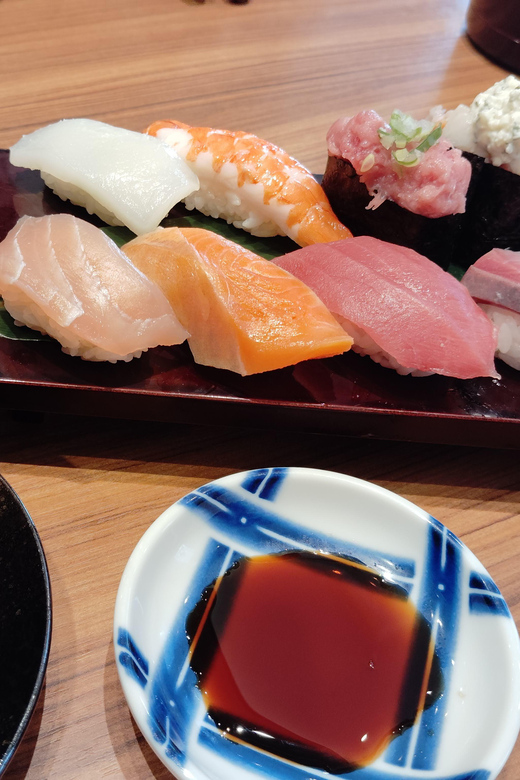 Osaka: Kuromon Market 1.5-Hour Seafood & Street Food Tour - Small planning tips that make the market feel easier