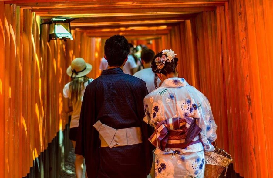 Osaka/Kyoto: Arashiyama, Nara Park, Fushimi Shrine Tour - Fushimi Inari Taisha: 10,000 Red Torii Gates at the Best Time of Day