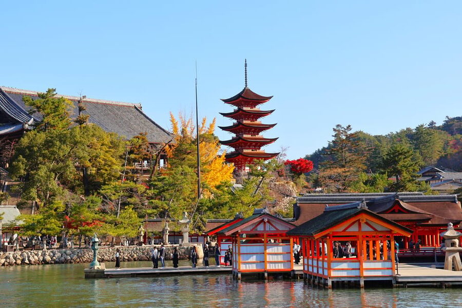 Osaka/Kyoto: Hiroshima Miyajima Bus Tour & Shinkansen Ticket - Itsukushima Shrine: iconic views and guided entry