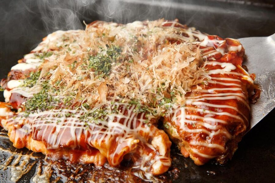 Osaka: Local Foodie Tour in Dotonbori and Shinsekai - Meeting in Shinsekai: where to find the guide and start smoothly
