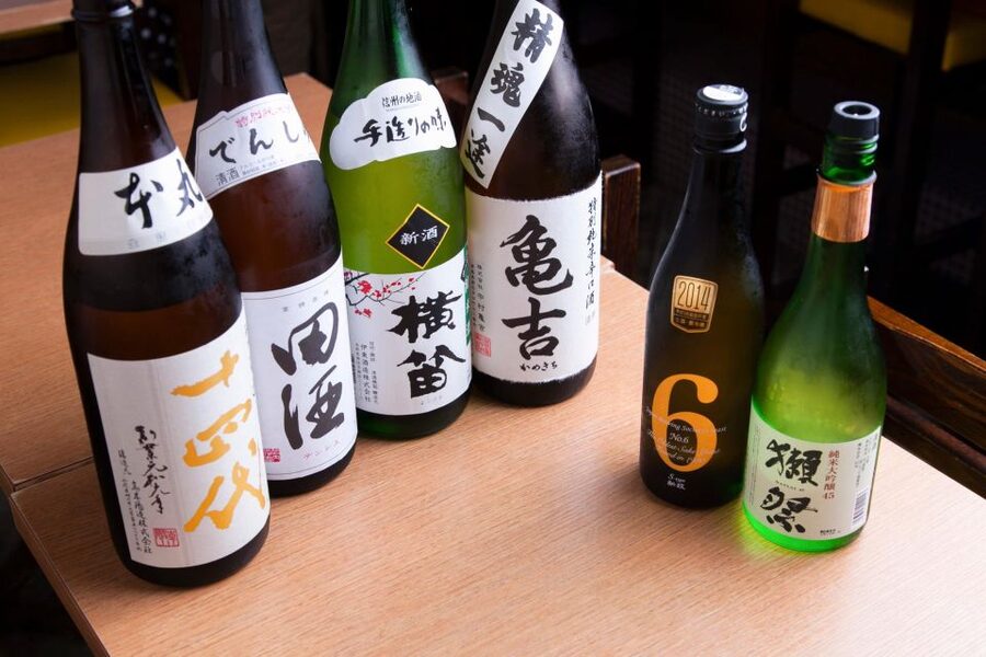 Osaka: Local Foodie Tour in Dotonbori and Shinsekai - The temple pause between neon shopping streets