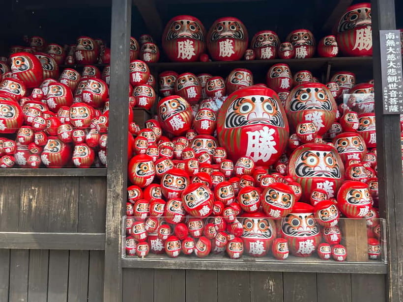 Osaka: Minoh Waterfall & Katsuo-ji Temple Half-Day Tour - Katsuo-ji Temple of Victory and the red Daruma wall