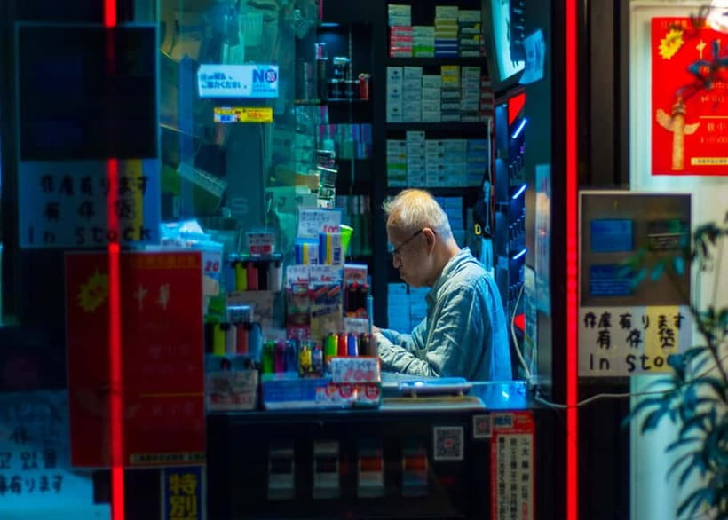 Osaka Night Photography Workshop - Shinsekai and the train to Tennōji, when night becomes mood