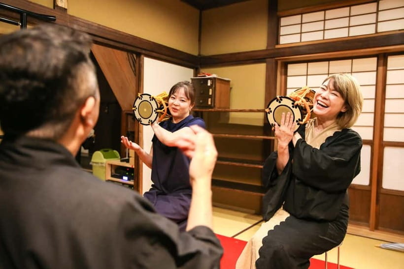 Osaka: Noh Performance with English Subtitles and Workshop - Pre-show briefing that turns Noh into something you can follow