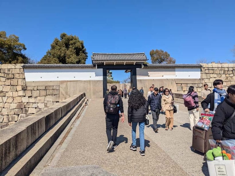 Osaka: Osaka Castle Guided Tour with Local Guide - Timing, Weather, and the Photo Plan