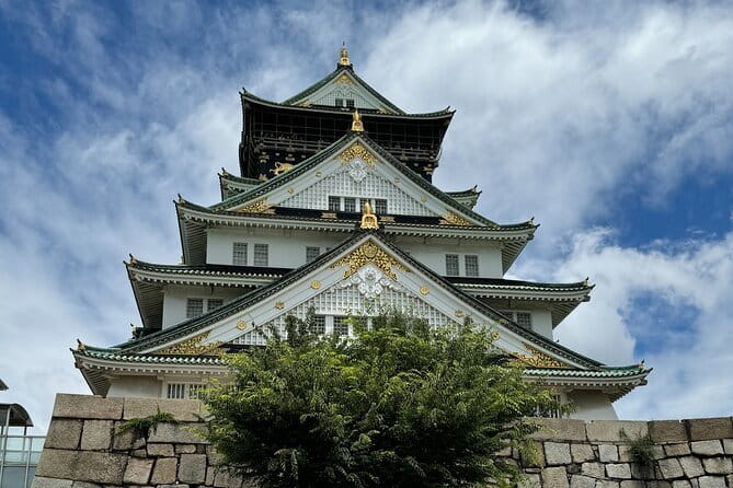 Osaka: Osaka Castle Tower Private Guided Tour in 90 Minutes - Osaka Castle Main Tower: what you’ll see as you climb