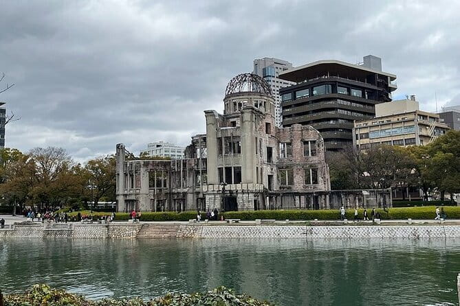 Osaka: Osaka Castle Tower Private Guided Tour in 90 Minutes - The top-floor payoff: Osaka views with context