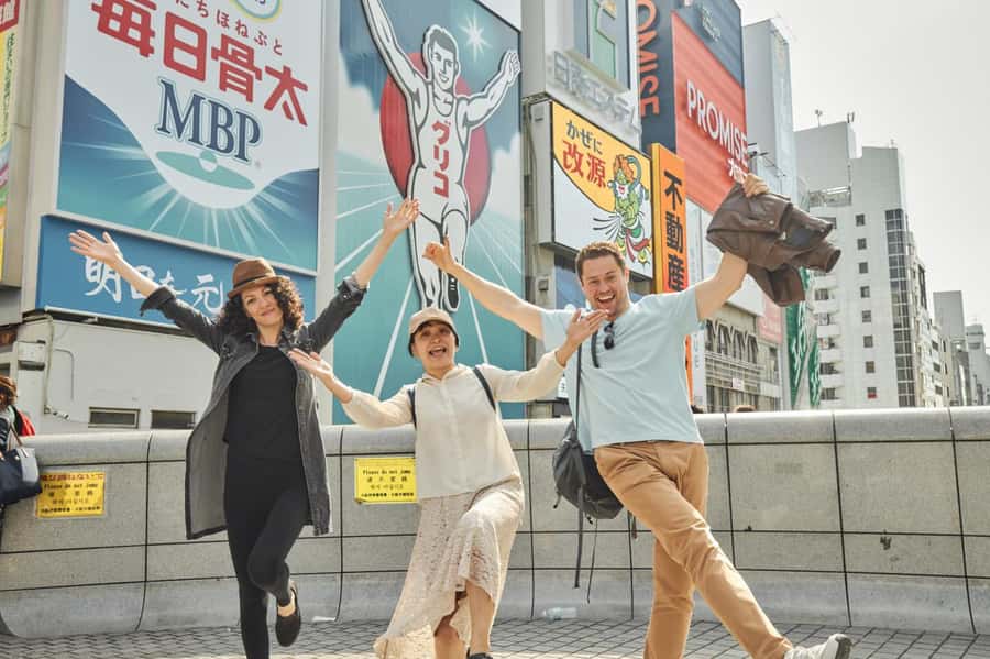 Osaka: Private Discovery Tour with a Local - Meeting a local host and getting your bearings in Osaka