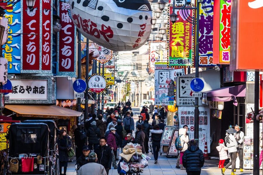 Osaka Private Tour with Government-Licensed Guide - Kuromon Ichiba Market Food Stops With a Local Filter