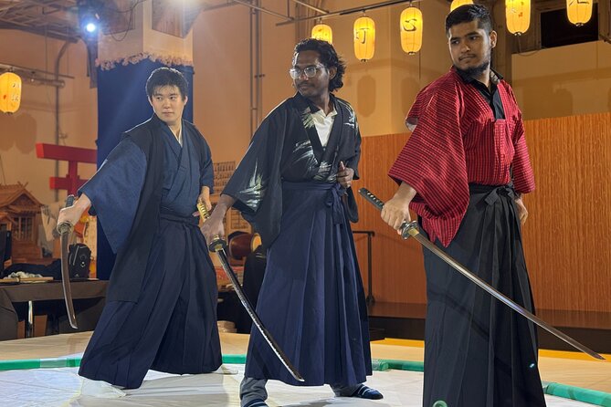Osaka Samurai Show and Experience Halal Wagyu sukiyaki - The 6:00 PM Samurai Show: 25 Minutes of Technique and Focus