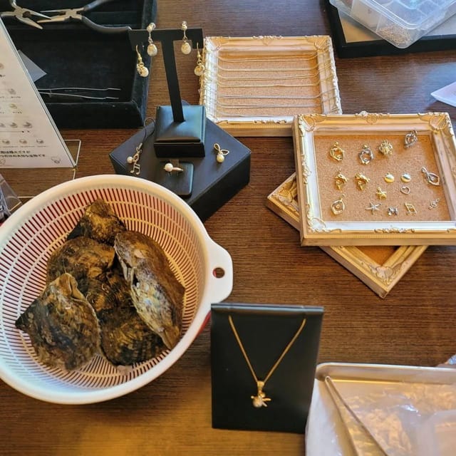 Osaka Shinsaibashi Pearl extraction experience - Pick Your Oyster and Open It With the Included Kit