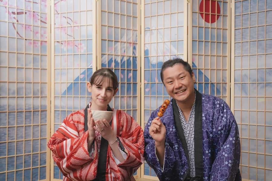 Osaka Temple Cool Foot Bath & Matcha Experience〈45min〉 - Temple worship and incense offering, explained clearly