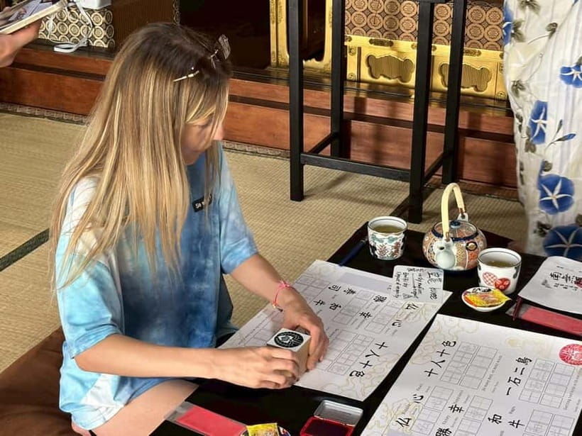 Osaka: Temple Tour and Traditional Calligraphy Lesson - History and Japanese phrases before you touch the brush