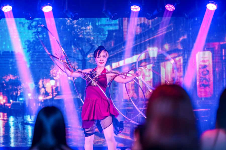OSAKA VARIETY ACT SHOW - Drinks and the Rules That Keep It Comfortable